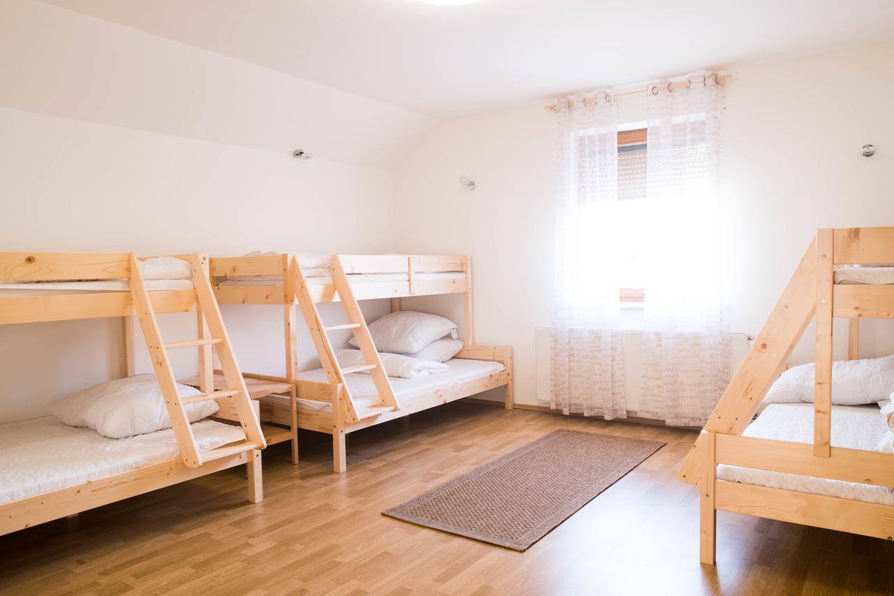 Dob Hostel Hisa Na Travniku מראה חיצוני תמונה